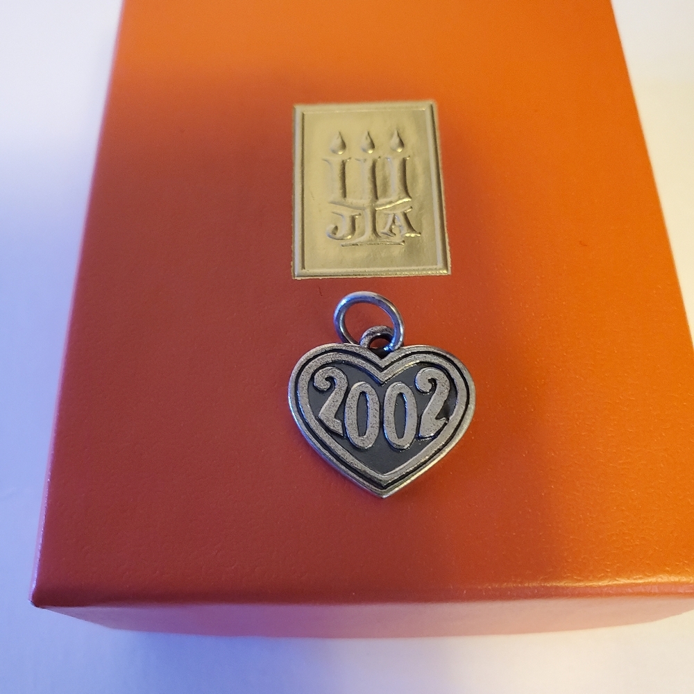 James Avery Retired 2002 Charm - Picture 3 of 3